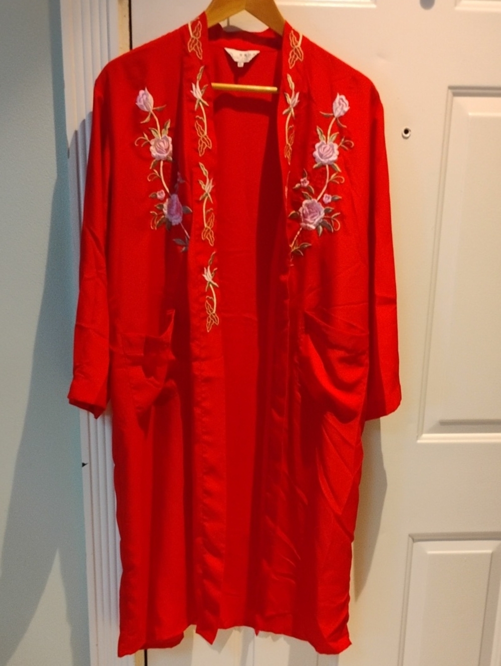 Women's Red Embroidered Kimono Robe with Floral Accents